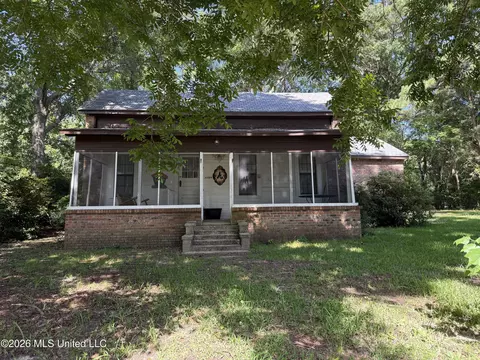 131 N Fourth St, Wiggins, MS 39577