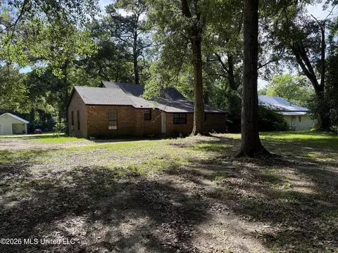 Exterior - 131 N Fourth St, Wiggins, MS 39577 photo 2 of 7