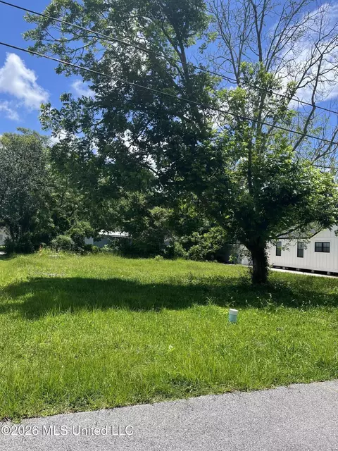 408 Russell Ave, Ocean Springs, MS 39564