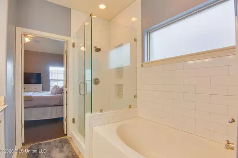 Bath - 7270 Lauren Ln, Olive Branch, MS 38654 photo 1 of 4