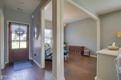 Entry Way - 7270 Lauren Ln, Olive Branch, MS 38654 photo 1 of 2