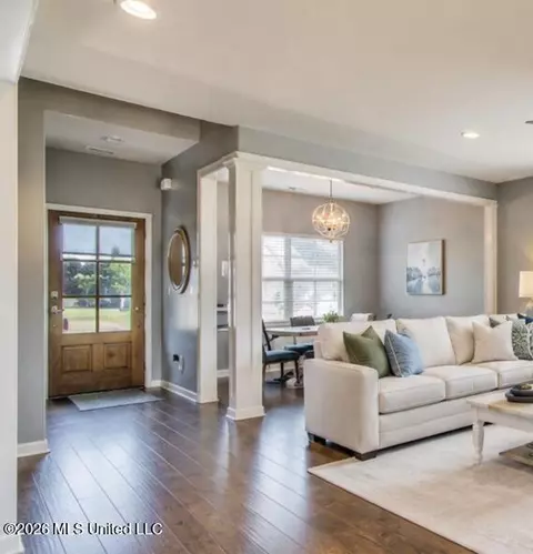 Entry Way - 7270 Lauren Ln, Olive Branch, MS 38654 photo 1 of 3