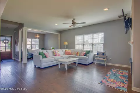 Living - 7270 Lauren Ln, Olive Branch, MS 38654 photo 1 of 1