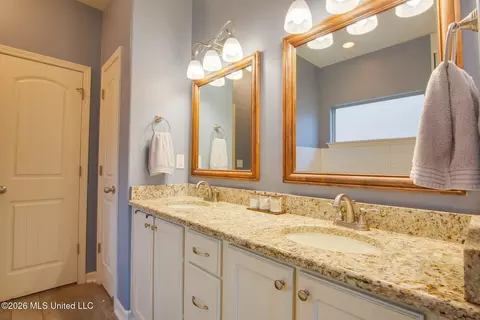 Bath - 7270 Lauren Ln, Olive Branch, MS 38654 photo 2 of 4