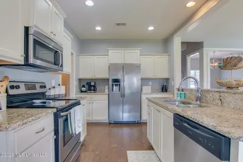 Kitchen - 7270 Lauren Ln, Olive Branch, MS 38654 photo 2 of 3