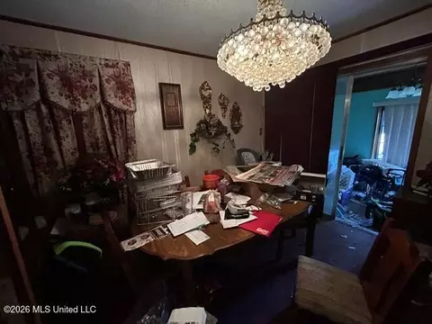 Dining - 909 Pershing St, Mccomb, MS 39648 photo 1 of 1