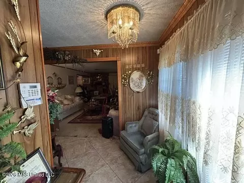 Entry Way - 909 Pershing St, Mccomb, MS 39648 photo 2 of 3