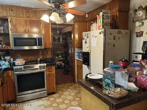 Kitchen - 909 Pershing St, Mccomb, MS 39648 photo 2 of 4