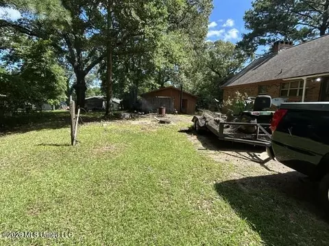 Exterior - 909 Pershing St, Mccomb, MS 39648 photo 3 of 5