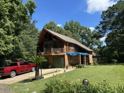 909 Pershing St, Mccomb, MS 39648