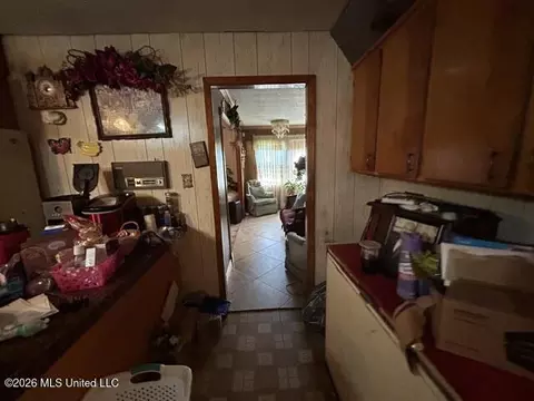 Entry Way - 909 Pershing St, Mccomb, MS 39648 photo 1 of 3