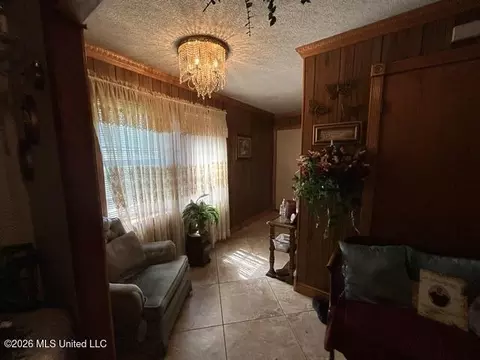 Entry Way - 909 Pershing St, Mccomb, MS 39648 photo 3 of 3