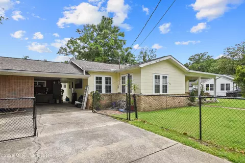 802 Mill Rd, Pascagoula, MS 39567
