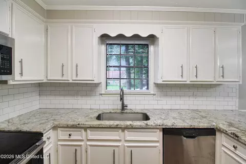 Kitchen - 320 Helmsley Dr, Brandon, MS 39047 photo 2 of 3