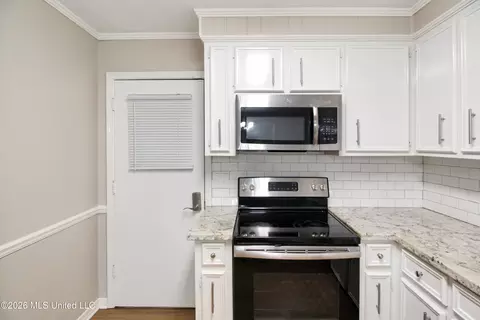 Kitchen - 320 Helmsley Dr, Brandon, MS 39047 photo 3 of 3