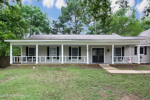 320 Helmsley Dr, Brandon, MS 39047