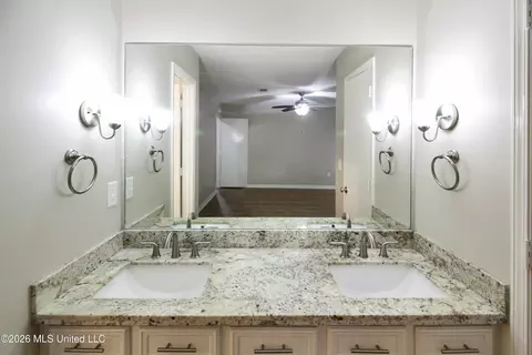 Bath - 320 Helmsley Dr, Brandon, MS 39047 photo 2 of 4