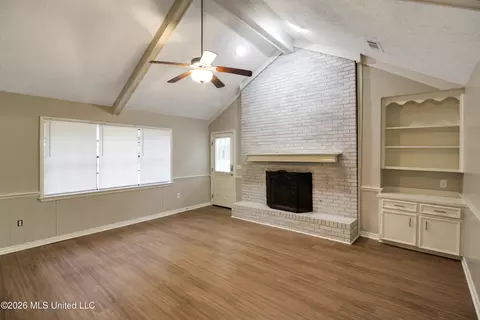 Living - 320 Helmsley Dr, Brandon, MS 39047 photo 1 of 4