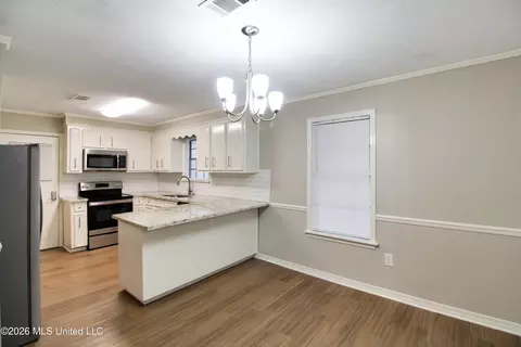 Dining - 320 Helmsley Dr, Brandon, MS 39047 photo 4 of 4