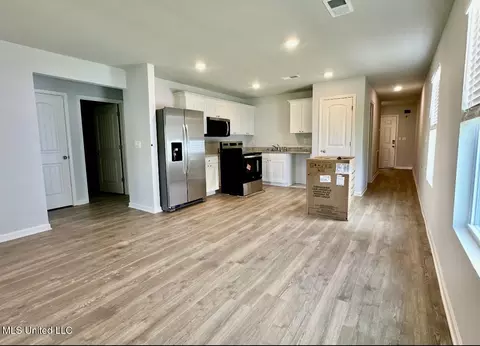 Entry Way - 24 Sealy Dr, Byhalia, MS 38611 photo 3 of 3
