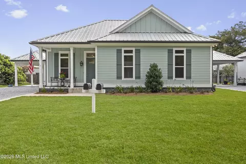 329 Saint George St, Bay Saint Louis, MS 39520