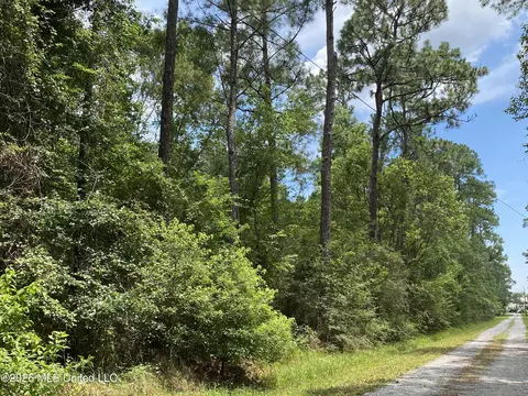 18 Williams Dr, Pass Christian, MS 39571
