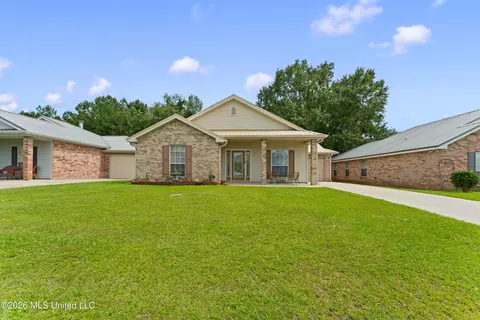114 Teddy Ln, Picayune, MS 39466