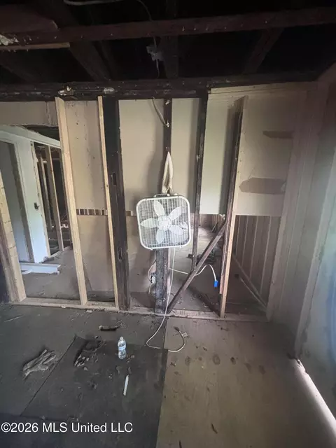 Entry Way - 610 NW 9th Ave, Magee, MS 39111 photo 1 of 7