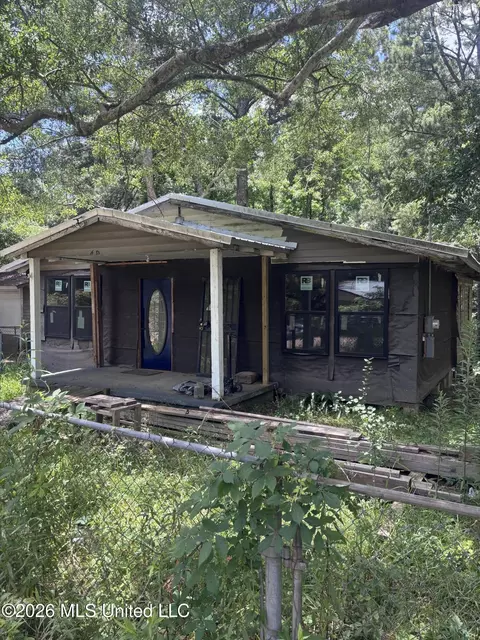 Exterior - 610 NW 9th Ave, Magee, MS 39111 photo 3 of 4