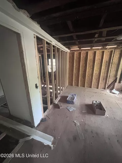 Entry Way - 610 NW 9th Ave, Magee, MS 39111 photo 3 of 7