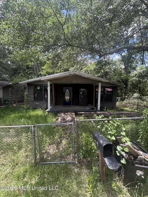 Exterior - 610 NW 9th Ave, Magee, MS 39111 photo 2 of 4