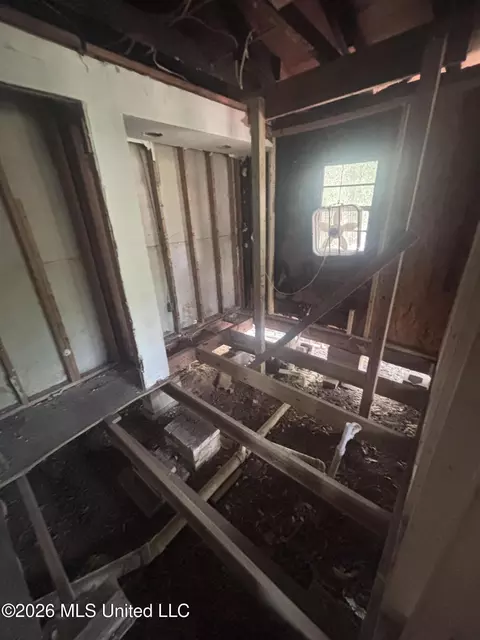 Entry Way - 610 NW 9th Ave, Magee, MS 39111 photo 5 of 7