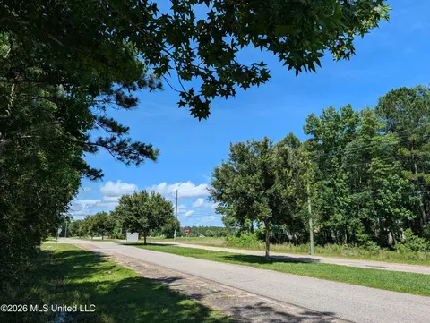 2332 Airport Dr, Diamondhead, MS 39525
