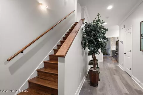 Entry Way - 140 Winchester Dr, Flora, MS 39071 photo 4 of 7