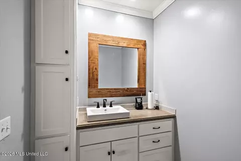 Bath - 140 Winchester Dr, Flora, MS 39071 photo 5 of 6