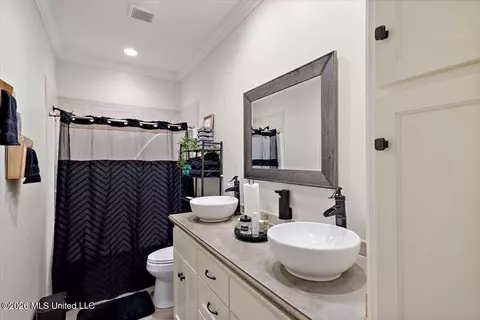 Bath - 140 Winchester Dr, Flora, MS 39071 photo 4 of 6