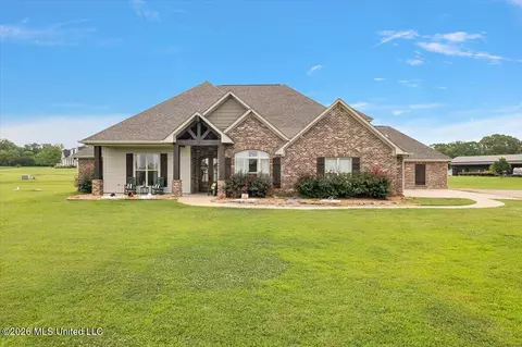 140 Winchester Dr, Flora, MS 39071