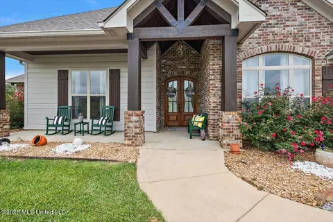 Exterior - 140 Winchester Dr, Flora, MS 39071 photo 2 of 10