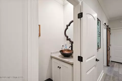 Entry Way - 140 Winchester Dr, Flora, MS 39071 photo 7 of 7