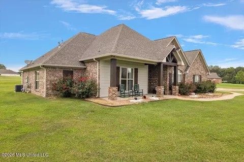 Exterior - 140 Winchester Dr, Flora, MS 39071 photo 3 of 10