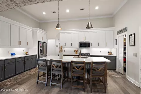 Kitchen - 140 Winchester Dr, Flora, MS 39071 photo 2 of 5