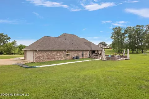 Exterior - 140 Winchester Dr, Flora, MS 39071 photo 7 of 10