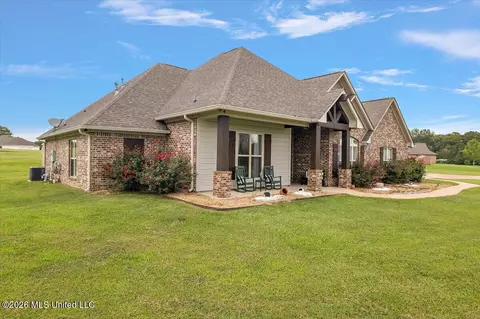 Exterior - 140 Winchester Dr, Flora, MS 39071 photo 4 of 10