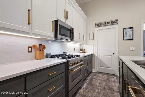 Kitchen - 140 Winchester Dr, Flora, MS 39071 photo 5 of 5