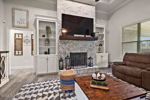 Living - 140 Winchester Dr, Flora, MS 39071 photo 1 of 1