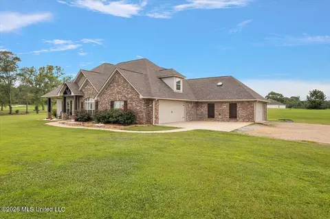 Exterior - 140 Winchester Dr, Flora, MS 39071 photo 5 of 10