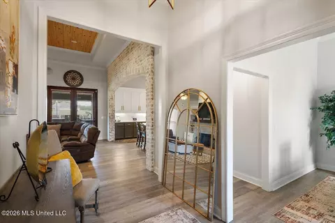 Entry Way - 140 Winchester Dr, Flora, MS 39071 photo 2 of 7