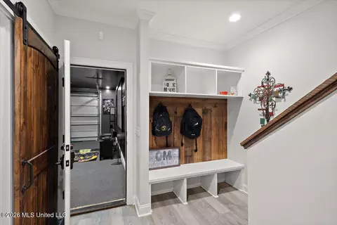 Entry Way - 140 Winchester Dr, Flora, MS 39071 photo 5 of 7