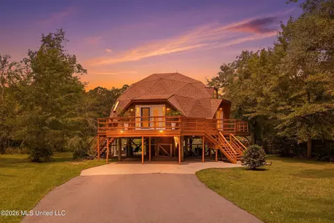 9017 W Simmons Cir, Ocean Springs, MS 39564