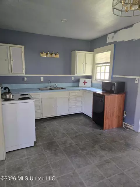 Kitchen - 164 Saint Augustine Dr, Madison, MS 39110 photo 1 of 2